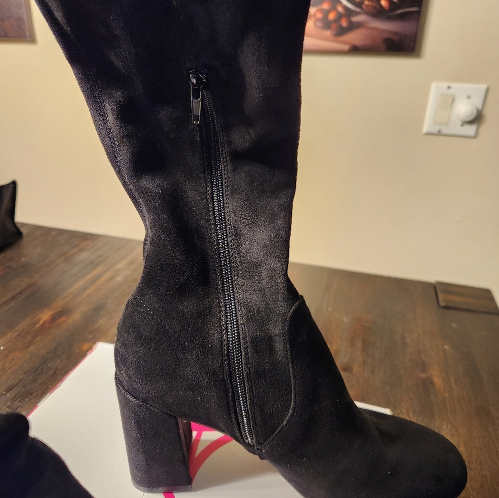 Boots - Picture 2 of 9